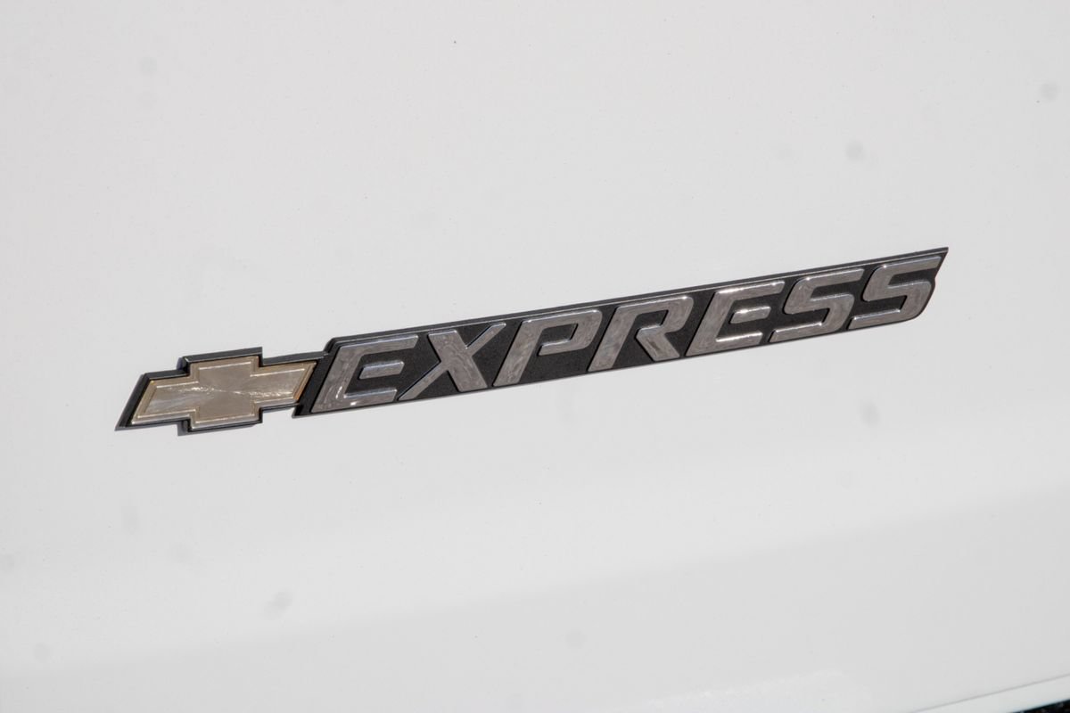 Used 2018 Chevrolet Express 2500 RWD image 35