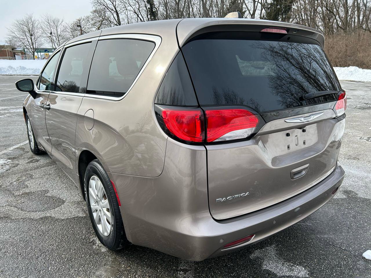 Used 2018 Chrysler Pacifica L image 7
