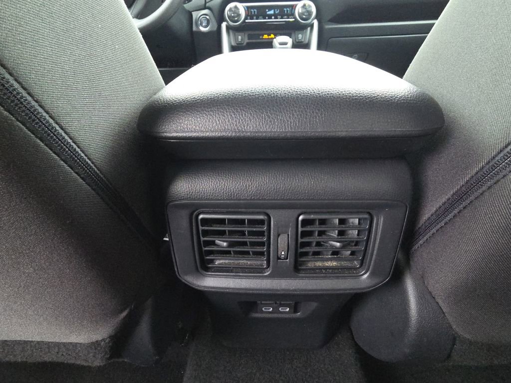 Used 2025 Toyota RAV4 XLE FWD image 30