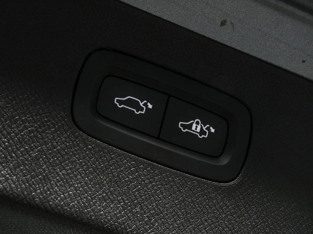 Used 2020 Volvo XC90 T6 Inscription w/ Protection Package Premier image 32