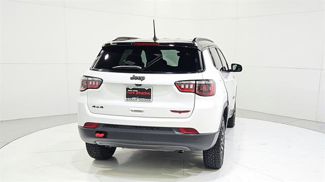 Used 2025 Jeep Compass Trailhawk AWD/4WD image 7