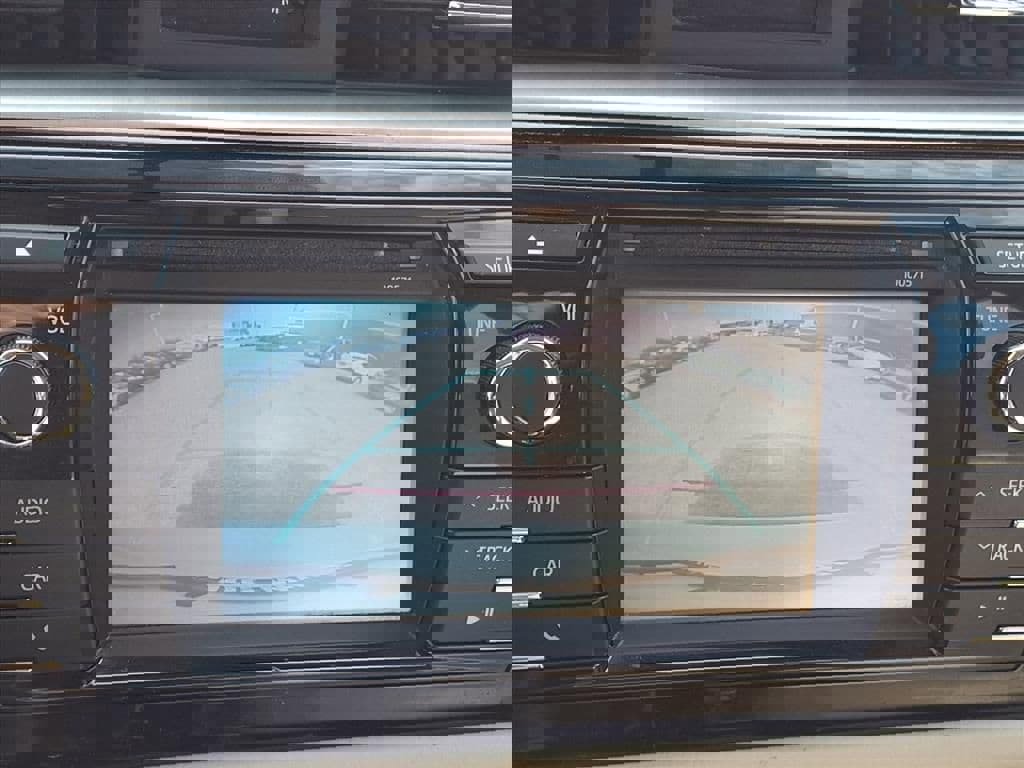 Used 2016 Toyota Corolla LE image 29