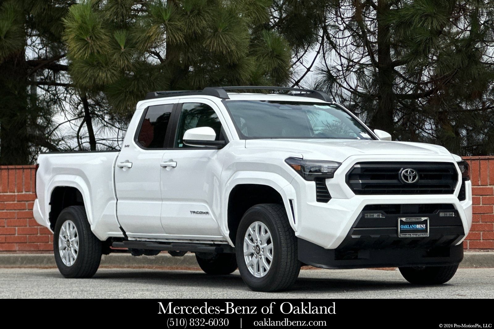 Used 2024 Toyota Tacoma SR5 AWD/4WD image 1