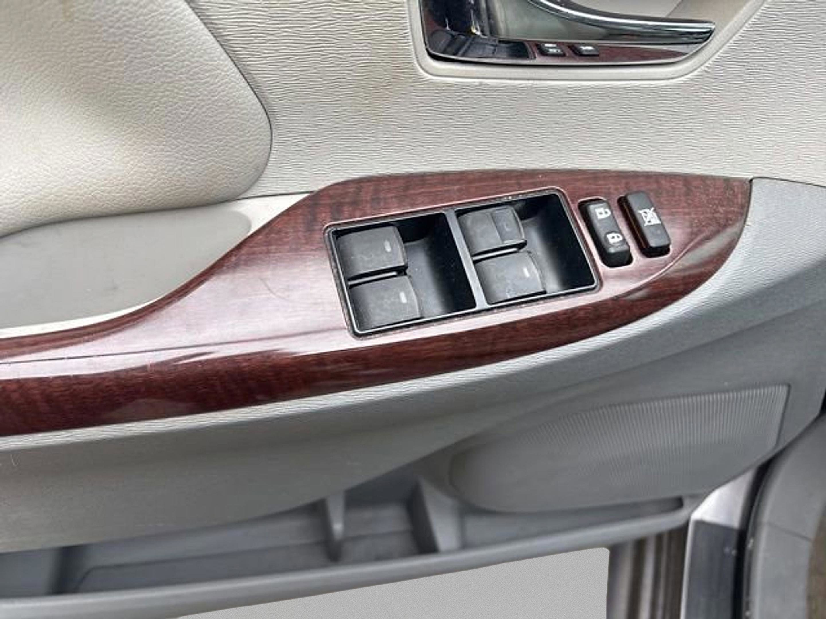 Used 2013 Toyota Sienna XLE FWD image 10