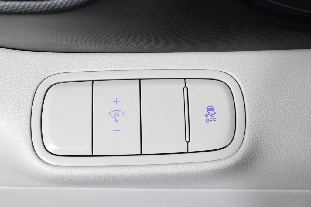 Certified 2024 Hyundai Venue SEL image 23