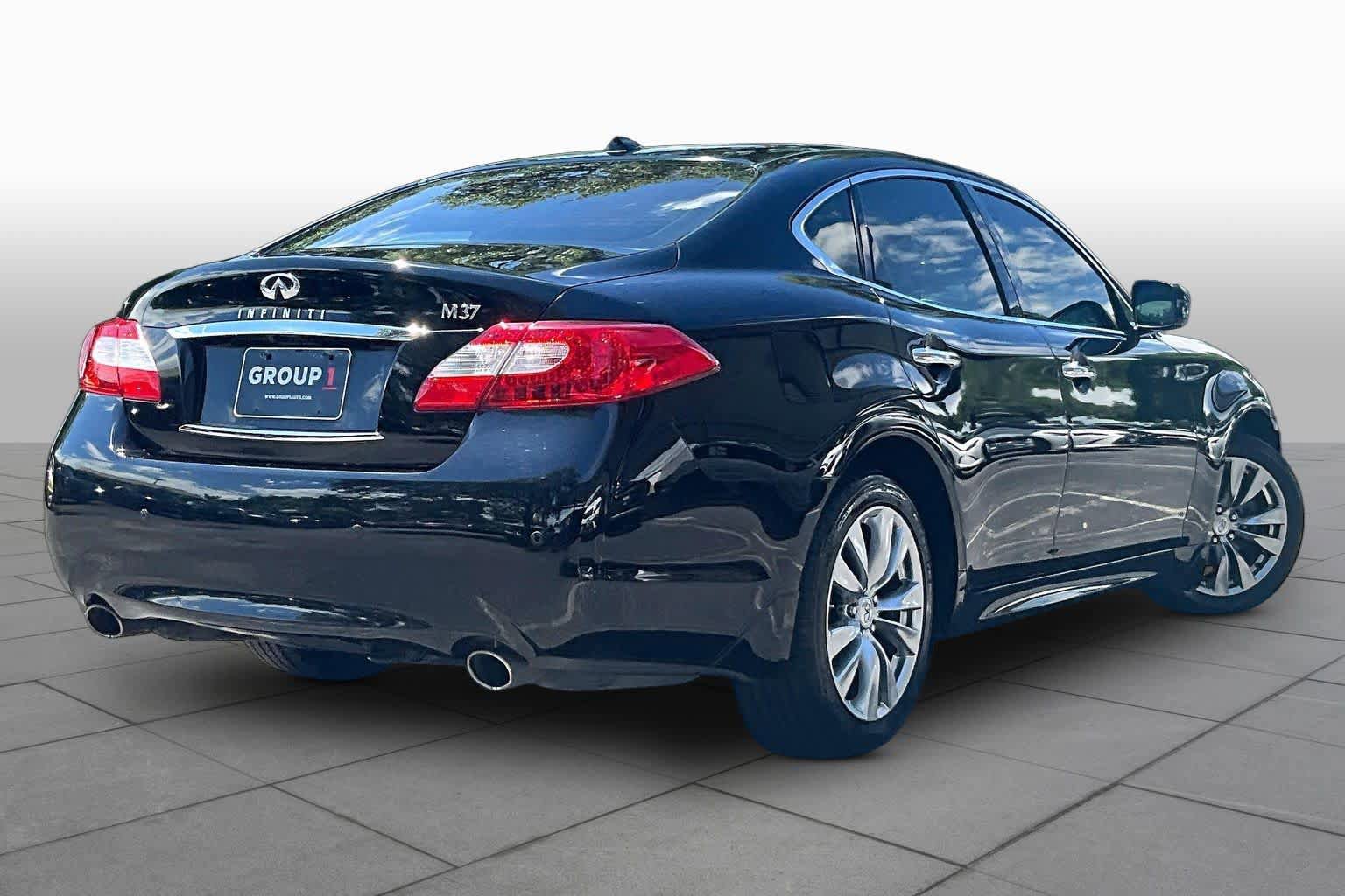 Used 2013 INFINITI M37 w/ Premium Pkg RWD image 12