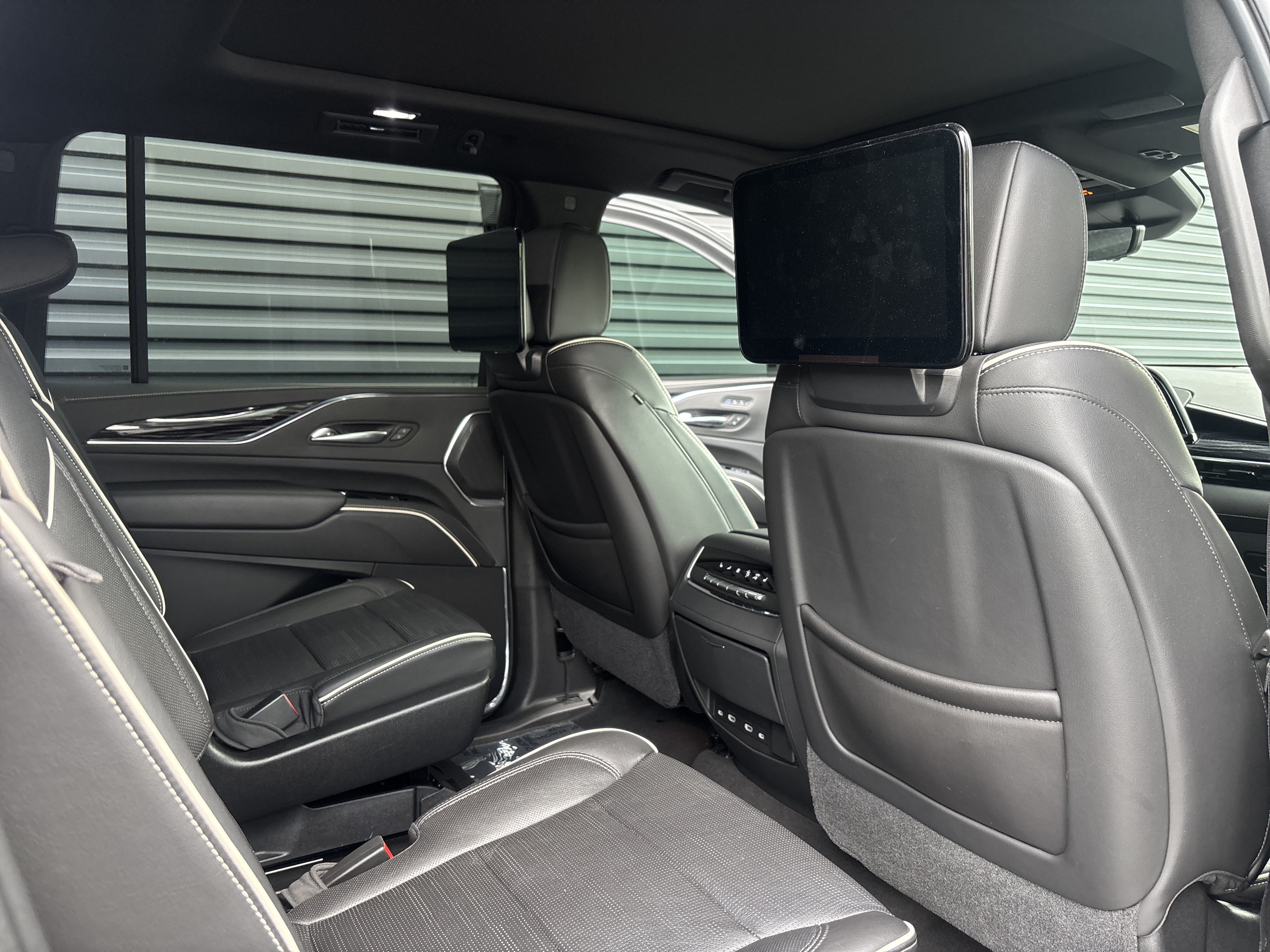 Used 2021 Cadillac Escalade ESV Sport w/ Driver Assist Tech Package AWD/4WD image 23
