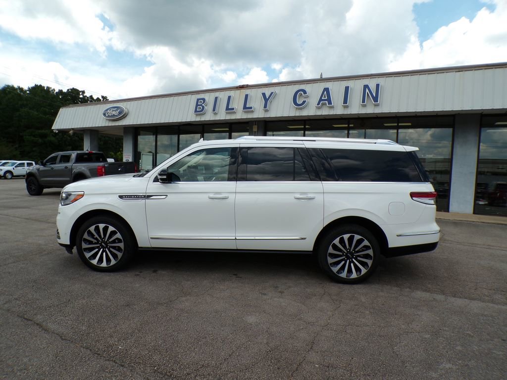 Used 2024 Lincoln Navigator L Reserve image 5