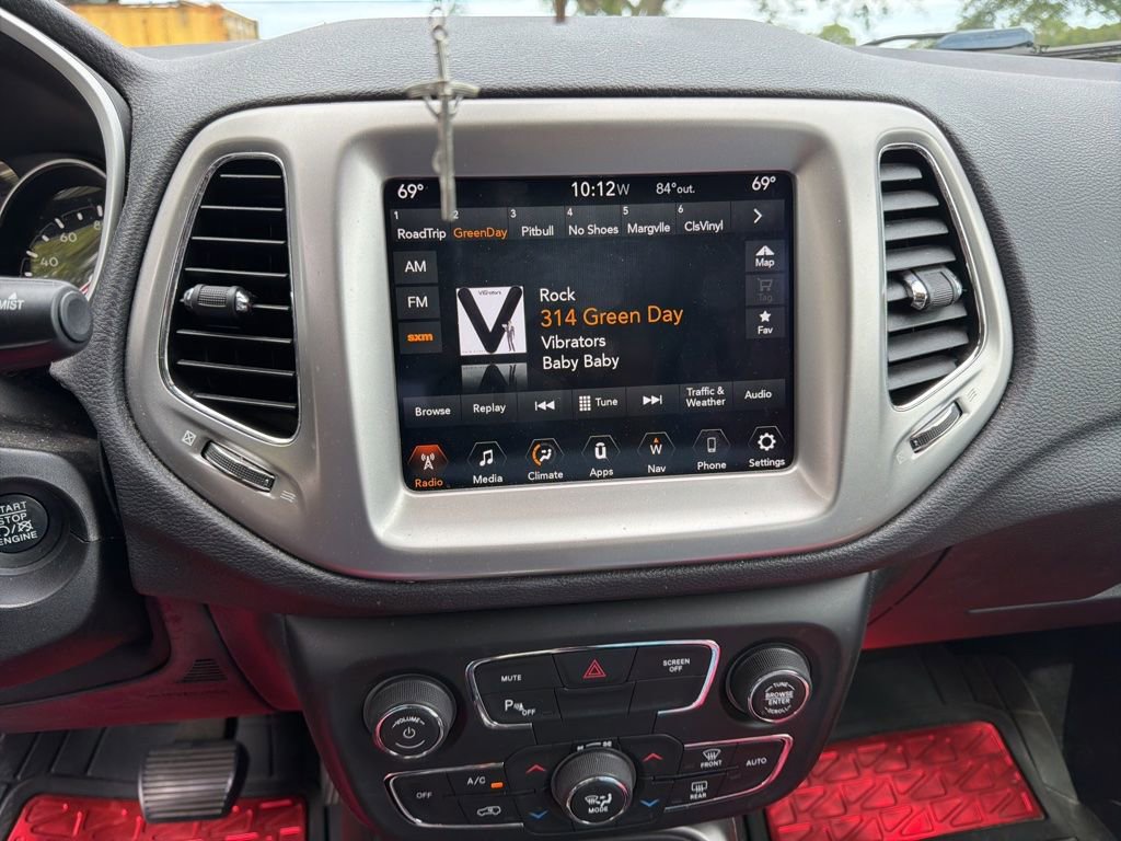Used 2017 Jeep Compass Latitude w/ Popular Equipment Group FWD image 12