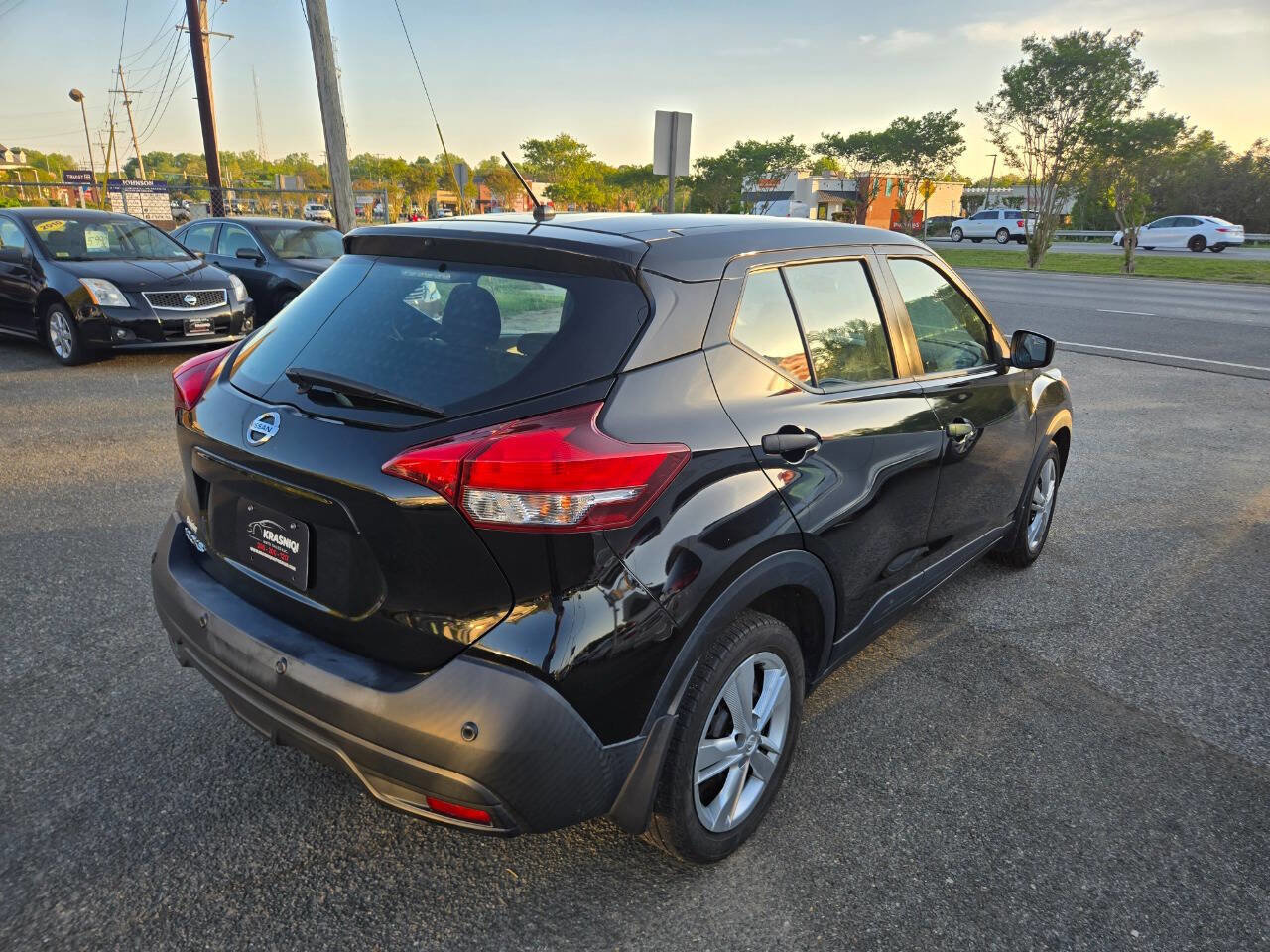 Used 2020 Nissan Kicks S FWD image 9