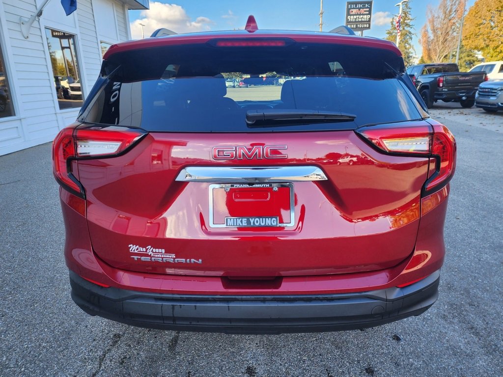 Used 2023 GMC Terrain SLE w/ Driver Convenience Package image 6