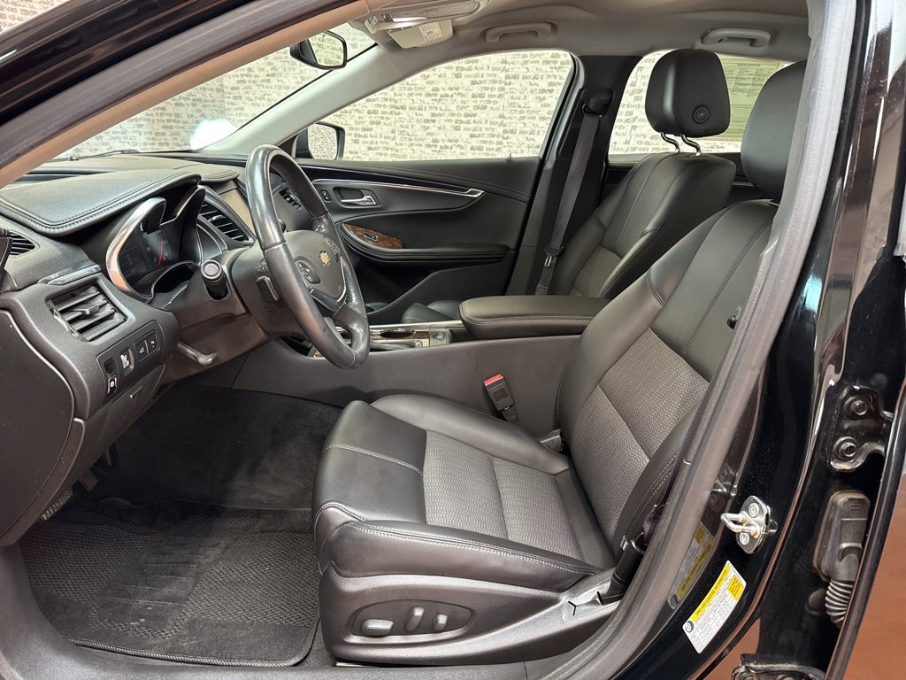 Used 2015 Chevrolet Impala LT w/ Convenience Package image 24