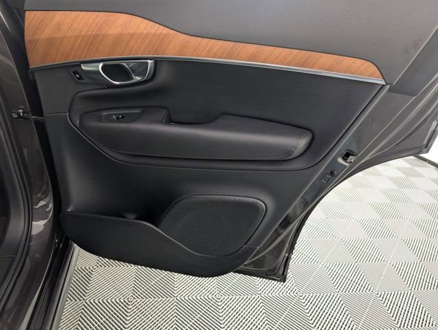 Used 2023 Volvo XC90 T8 Plus w/ Protection Package Premier image 32