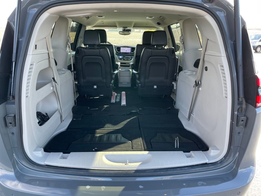 Used 2023 Chrysler Pacifica Touring-L image 26