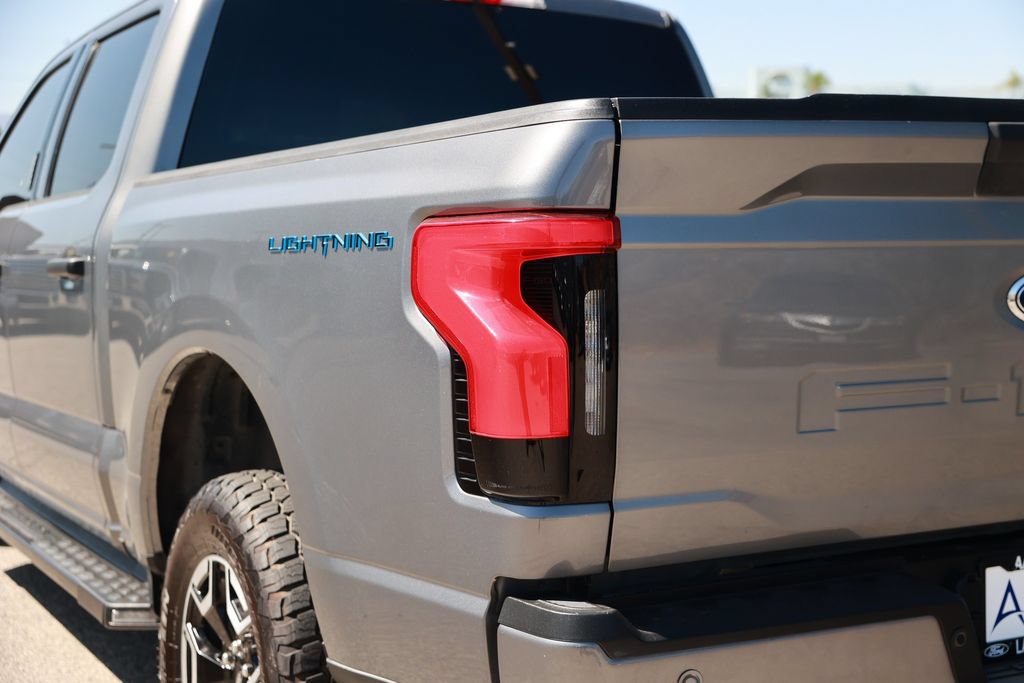 Used 2022 Ford F150 Lightning XLT AWD/4WD image 15