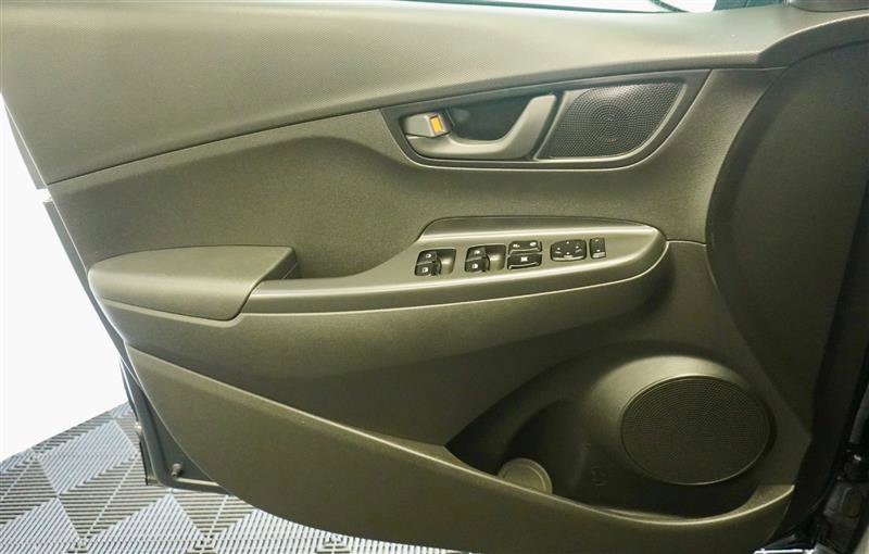 Used 2019 Hyundai Kona SEL AWD/4WD image 32