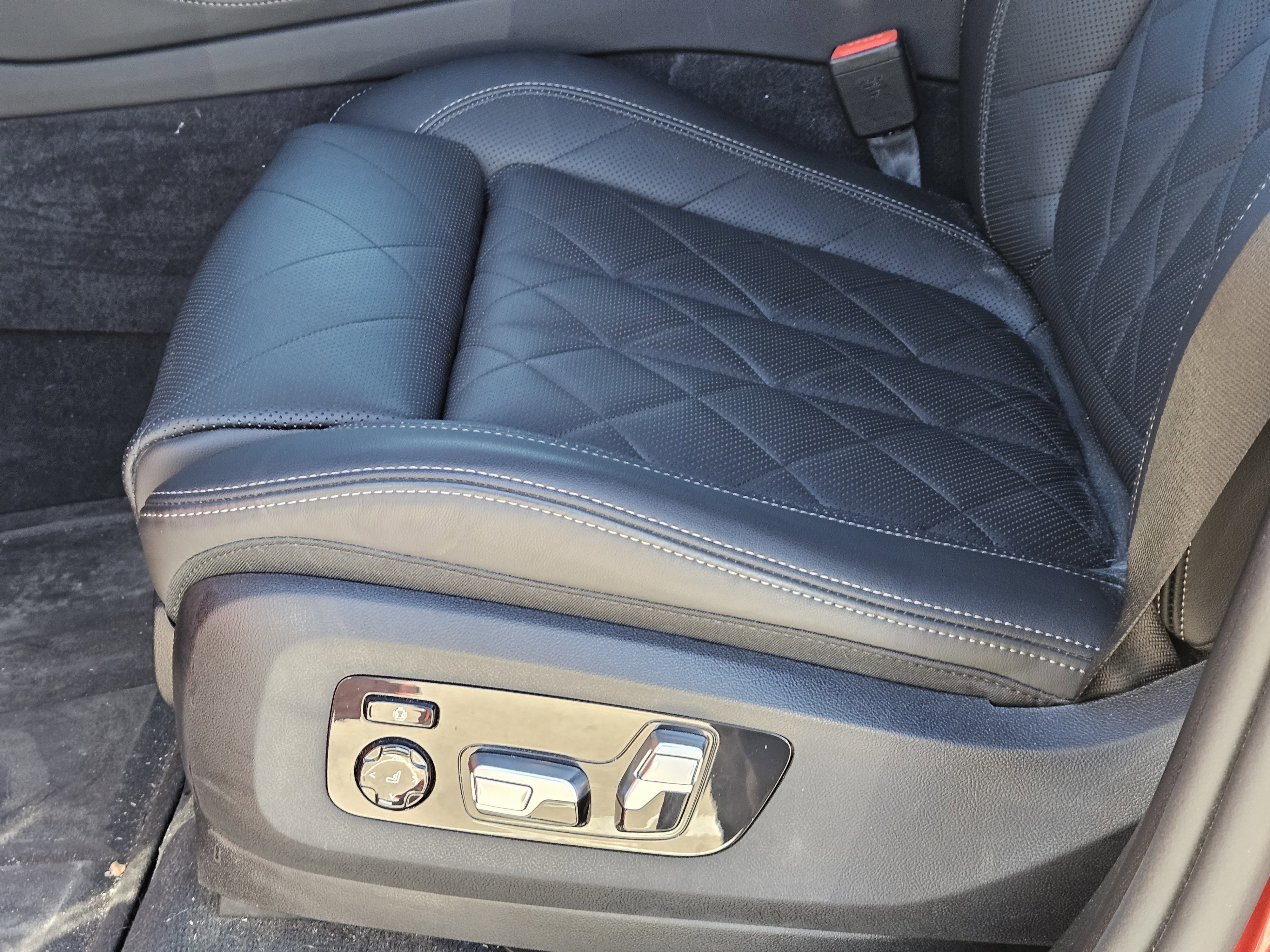 Used 2025 BMW X5 xDrive50e w/ Executive Package image 24