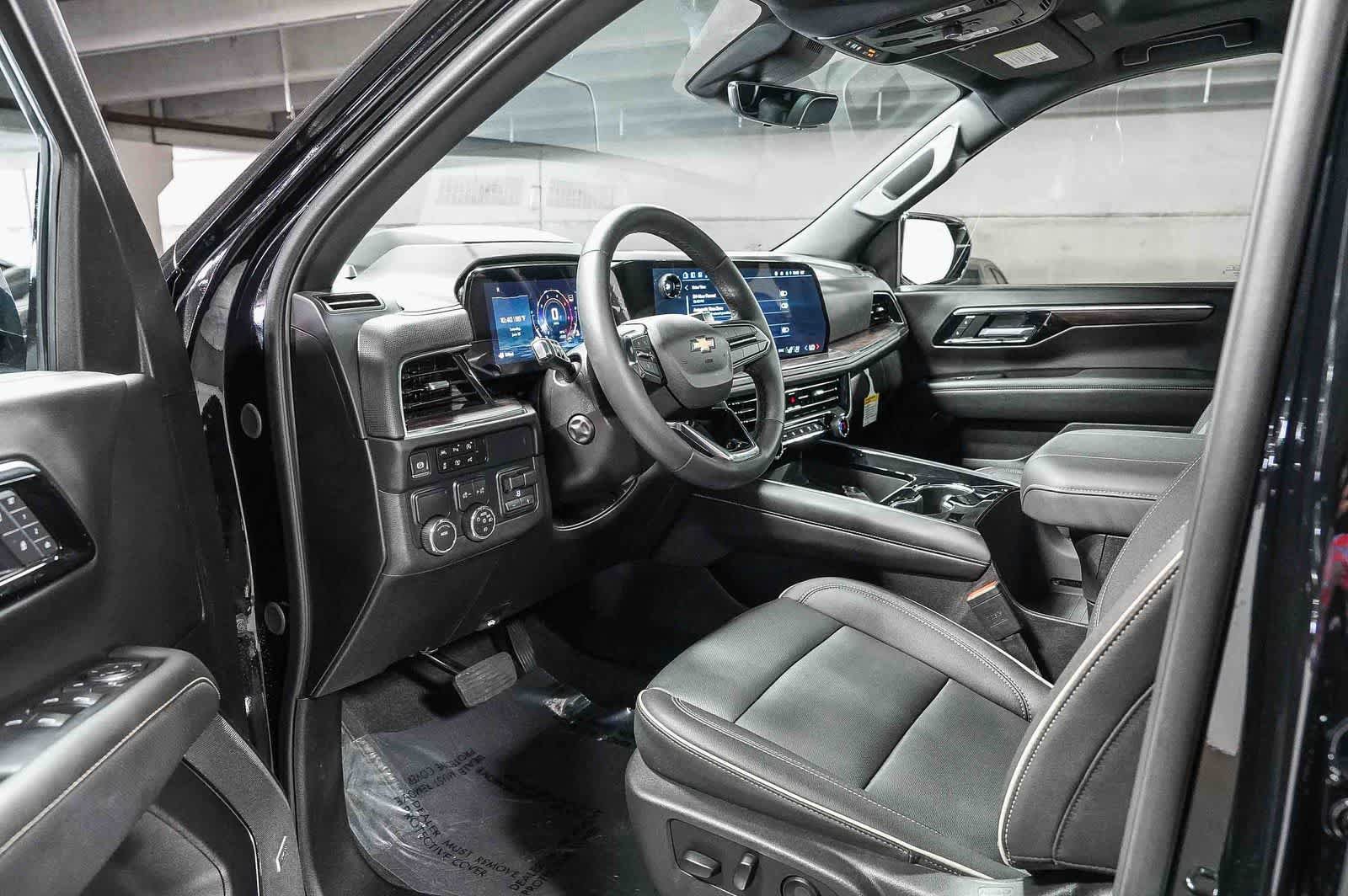 Used 2025 Chevrolet Suburban Premier RWD image 15