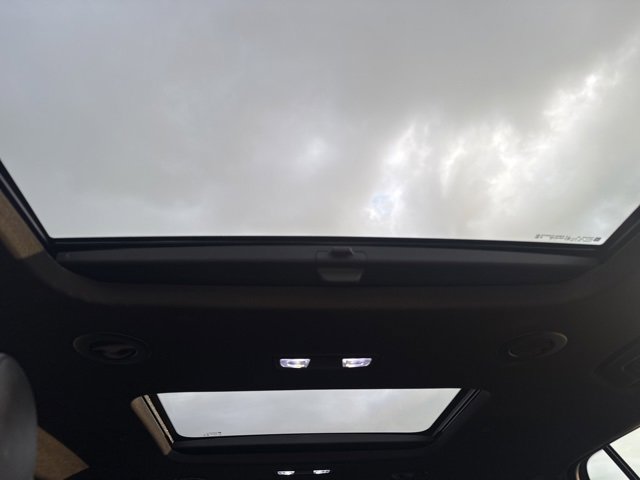 Used 2023 Chevrolet Traverse LT w/ LT Premium Package image 29