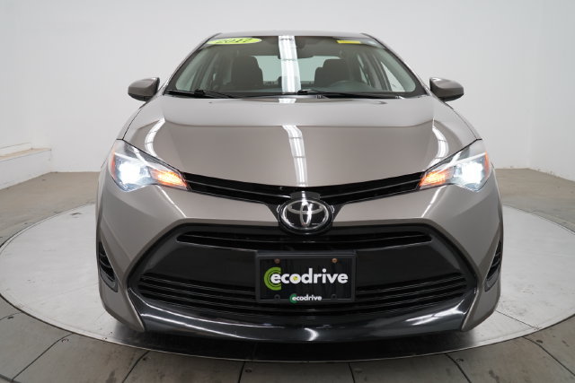 Used 2018 Toyota Corolla LE FWD image 2