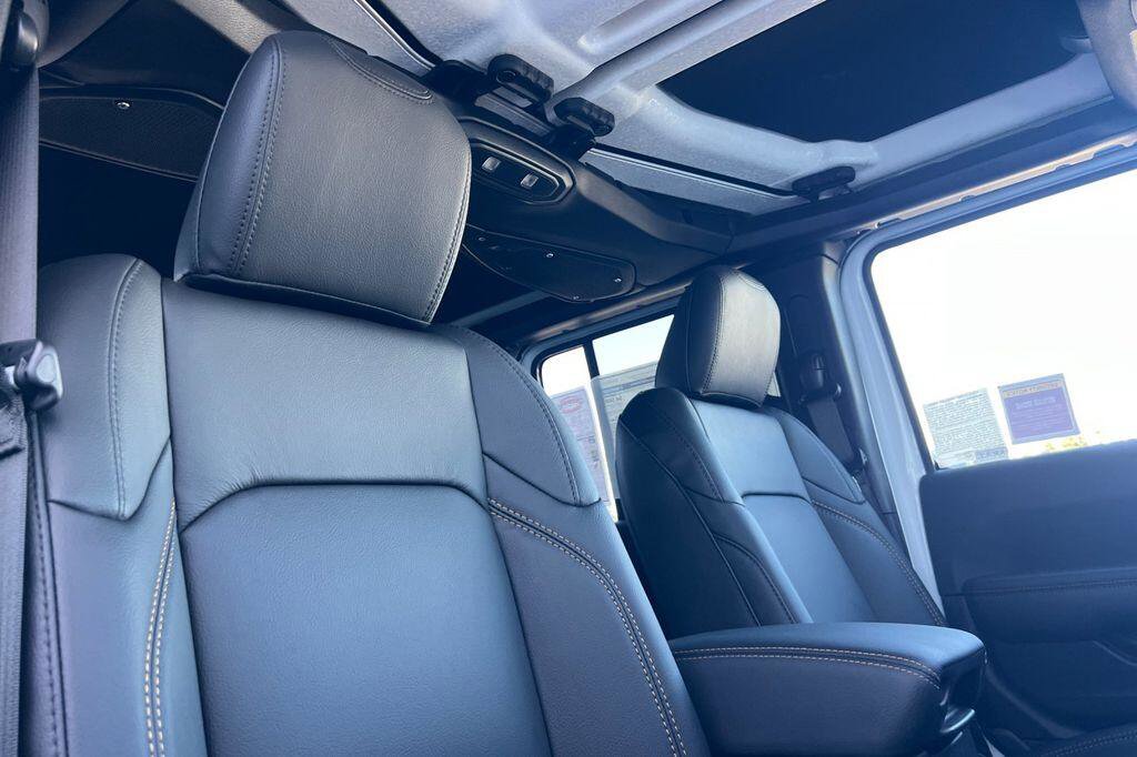 New 2026 Jeep Gladiator Sport AWD/4WD image 16