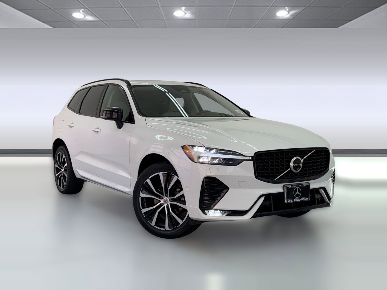 Used 2024 Volvo XC60 B5 Plus w/ Protection Package Premier image 6