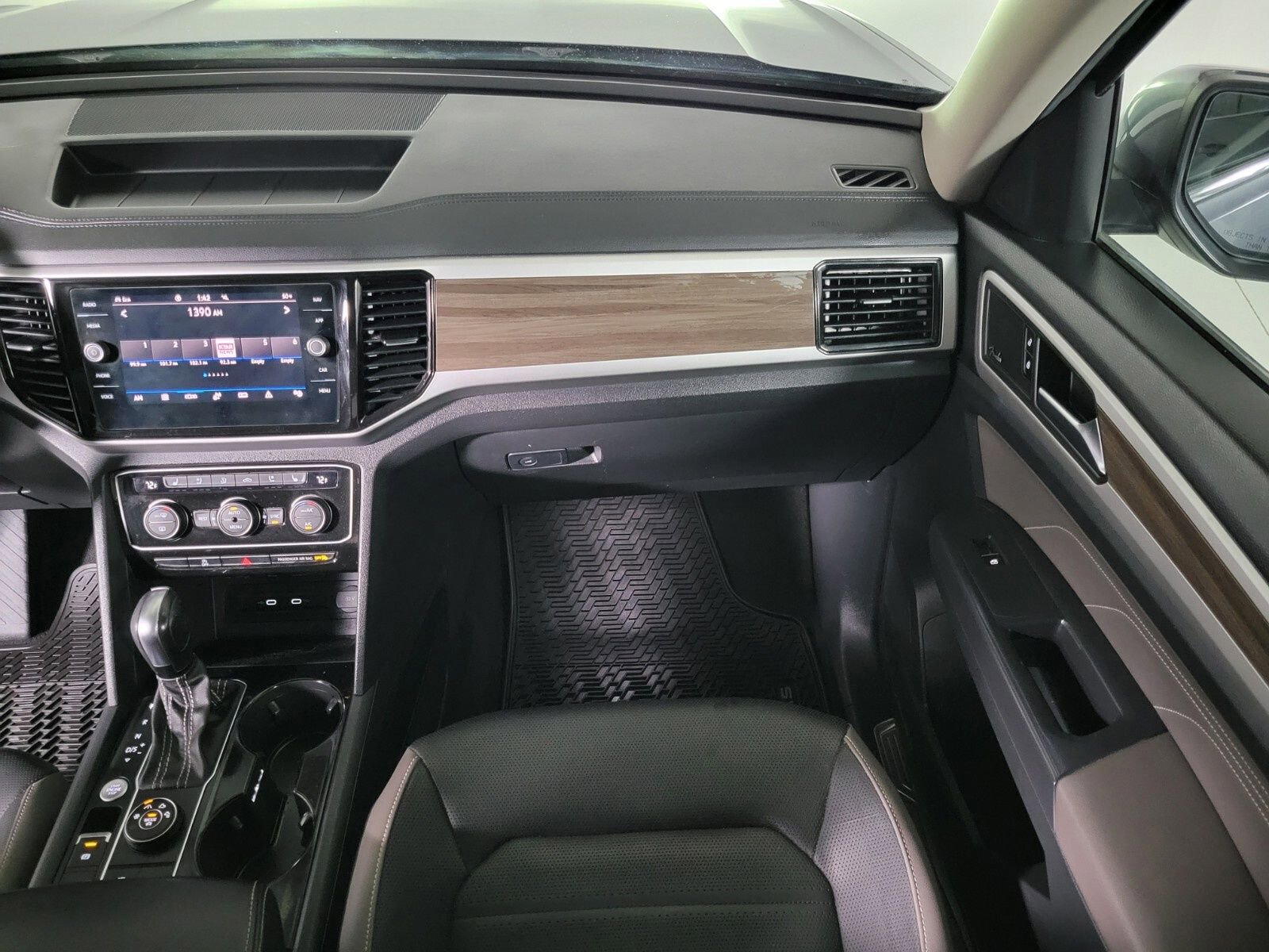 Used 2021 Volkswagen Atlas SEL Premium image 28