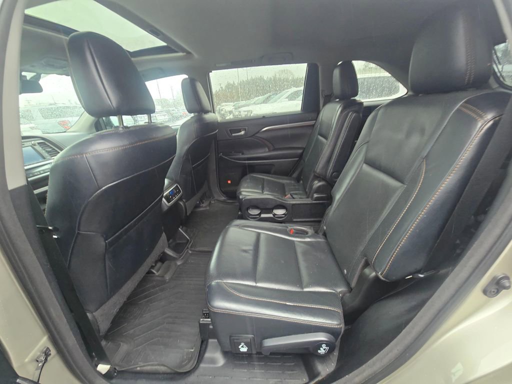 Used 2016 Toyota Highlander Limited AWD/4WD image 12