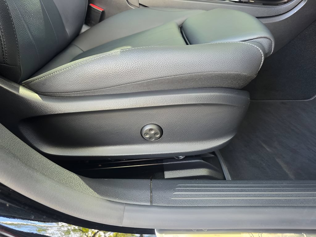 Used 2025 Mercedes-Benz CLA 250 image 10