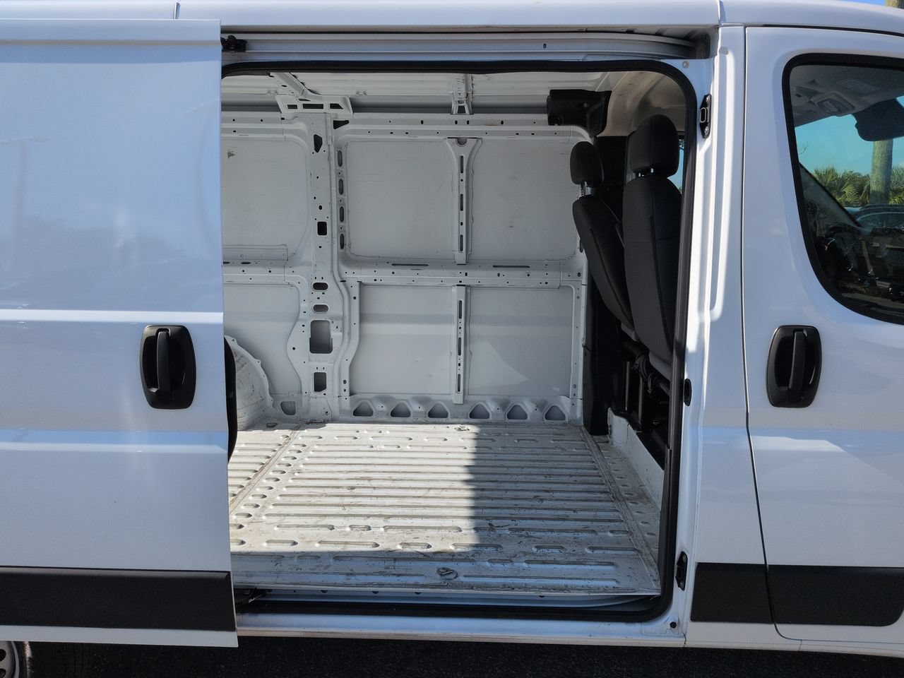 Used 2025 RAM ProMaster 2500 w/ Convenience Group FWD image 14
