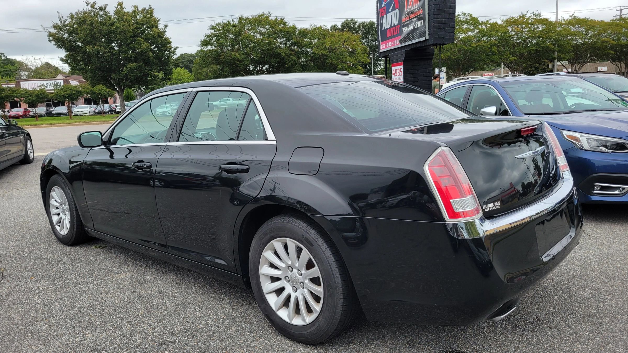 Used 2013 Chrysler 300 image 3