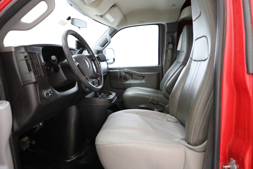 Used 2016 Chevrolet Express 3500 RWD image 6