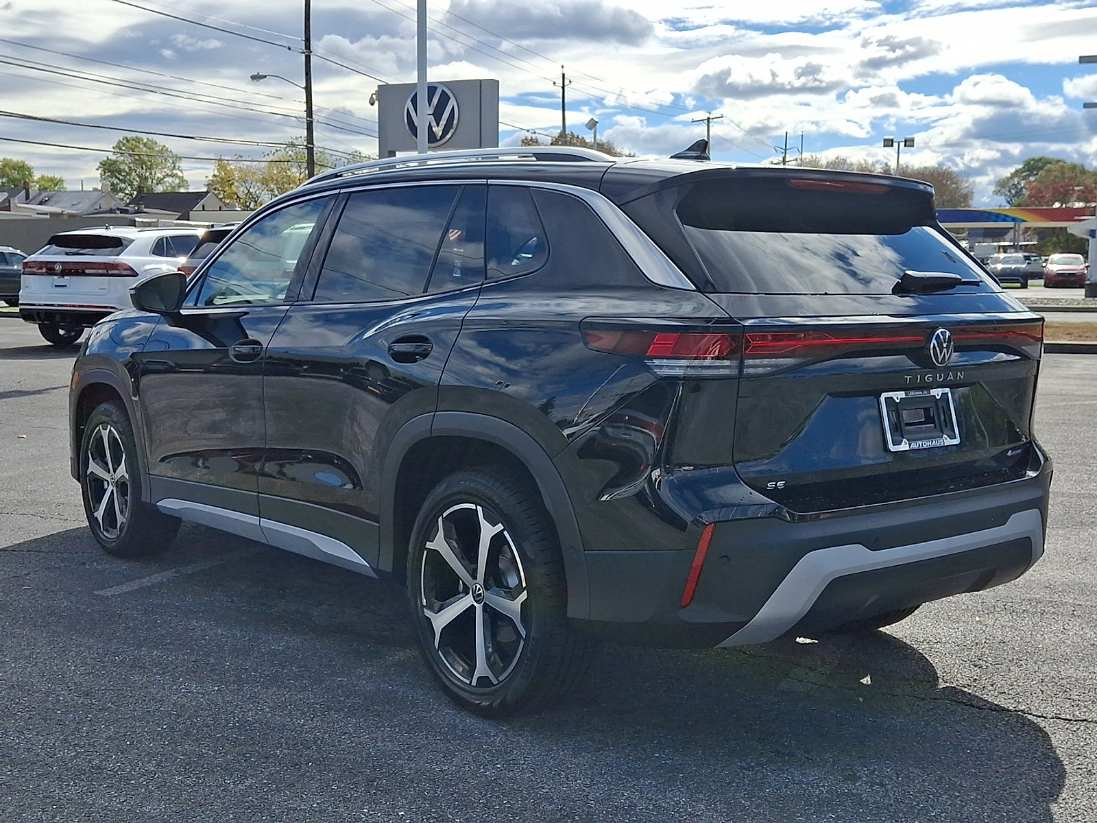 New 2025 Volkswagen Tiguan SE image 4