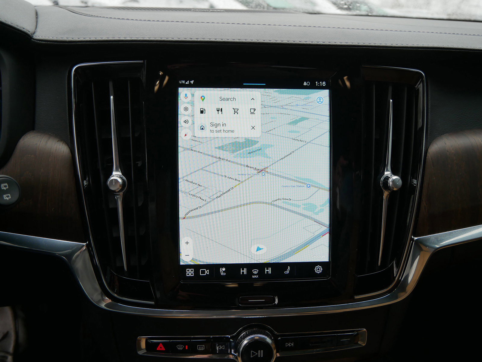 Certified 2024 Volvo V90 B6 Cross Country Ultimate w/ Protection Package Premier image 22