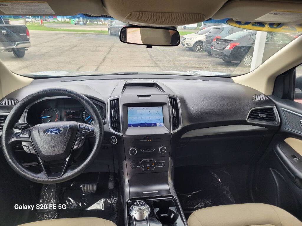 Used 2020 Ford Edge SE image 13