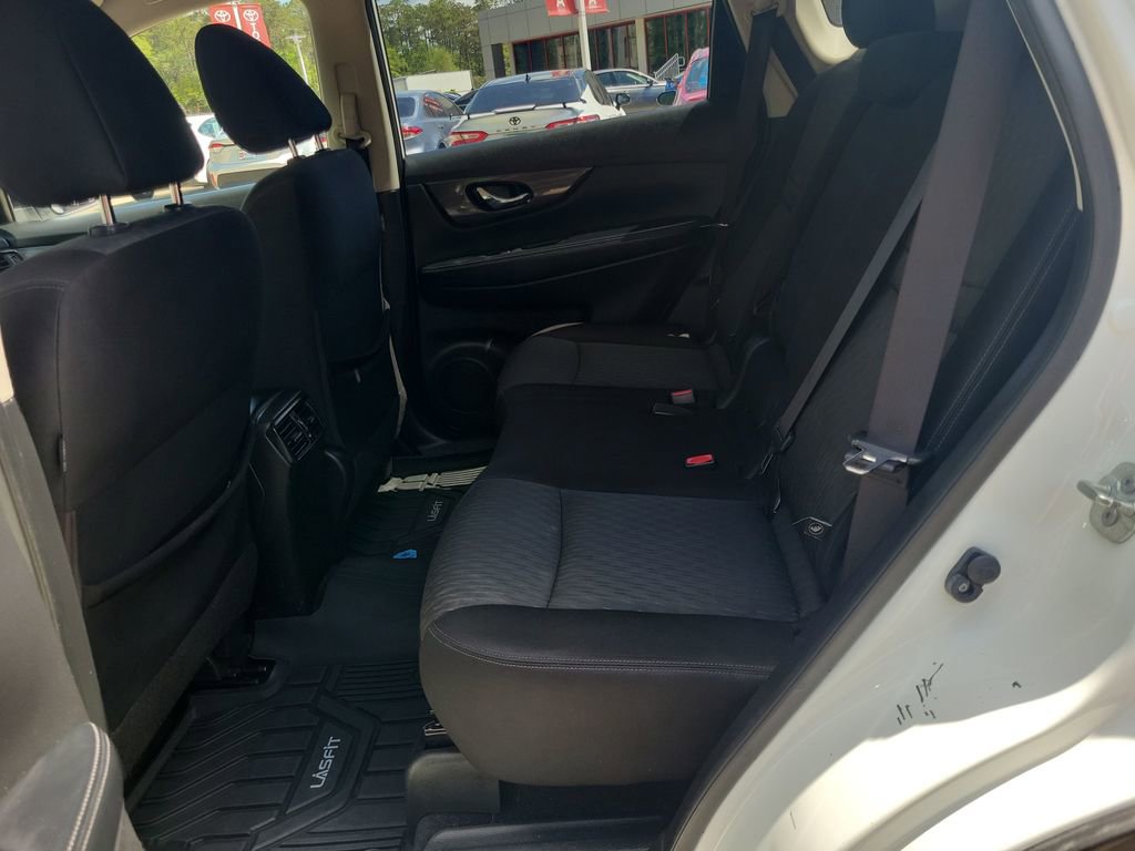 Used 2019 Nissan Rogue SV w/ Premium Package FWD image 16