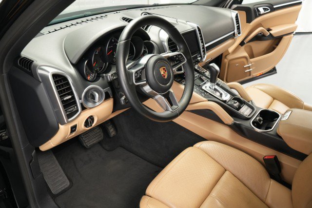 Used 2018 Porsche Cayenne Platinum Edition AWD/4WD image 23
