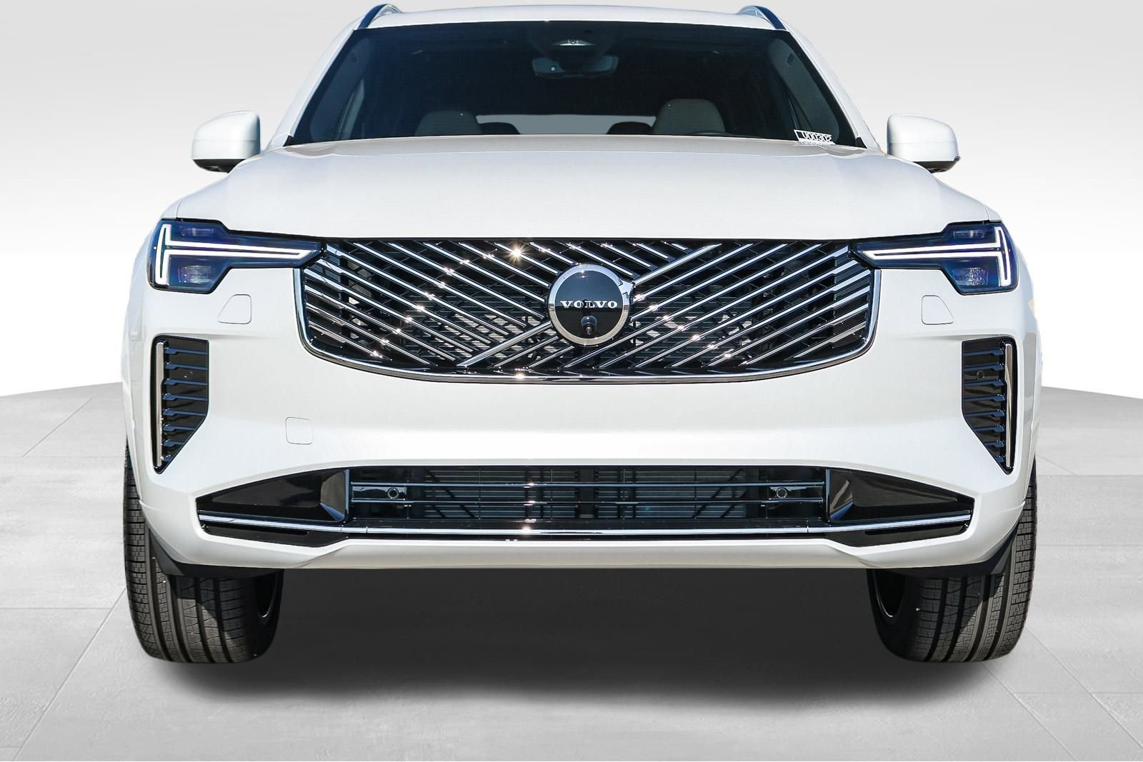 New 2026 Volvo XC90 B6 Ultra w/ Protection Package image 2