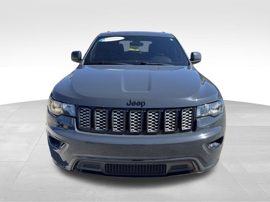 Used 2018 Jeep Grand Cherokee Altitude AWD/4WD image 3