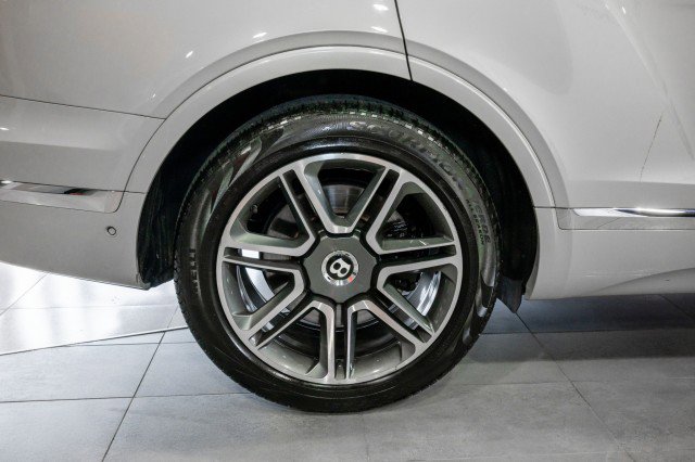 Used 2018 Bentley Bentayga image 59