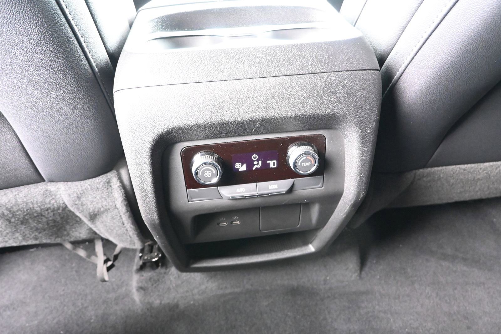 Used 2025 Chevrolet Traverse LT FWD image 33