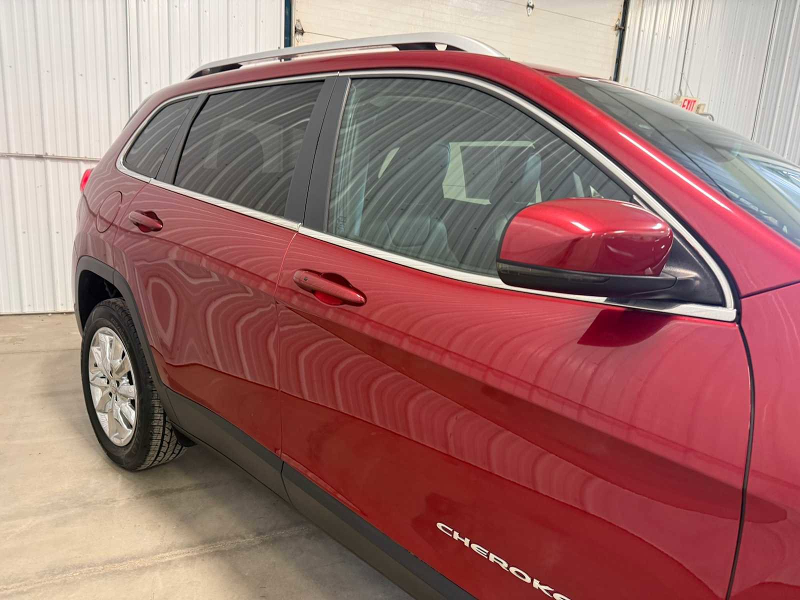 Used 2017 Jeep Cherokee Limited AWD/4WD image 11