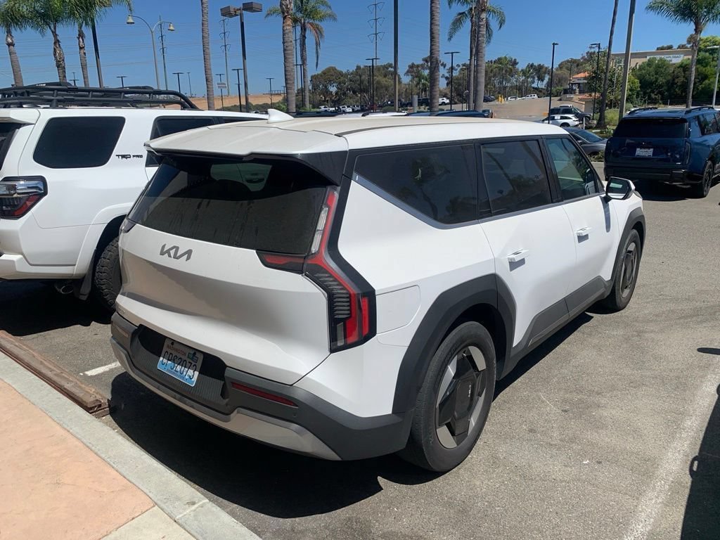 Certified 2024 Kia EV9 Light Long Range RWD image 6