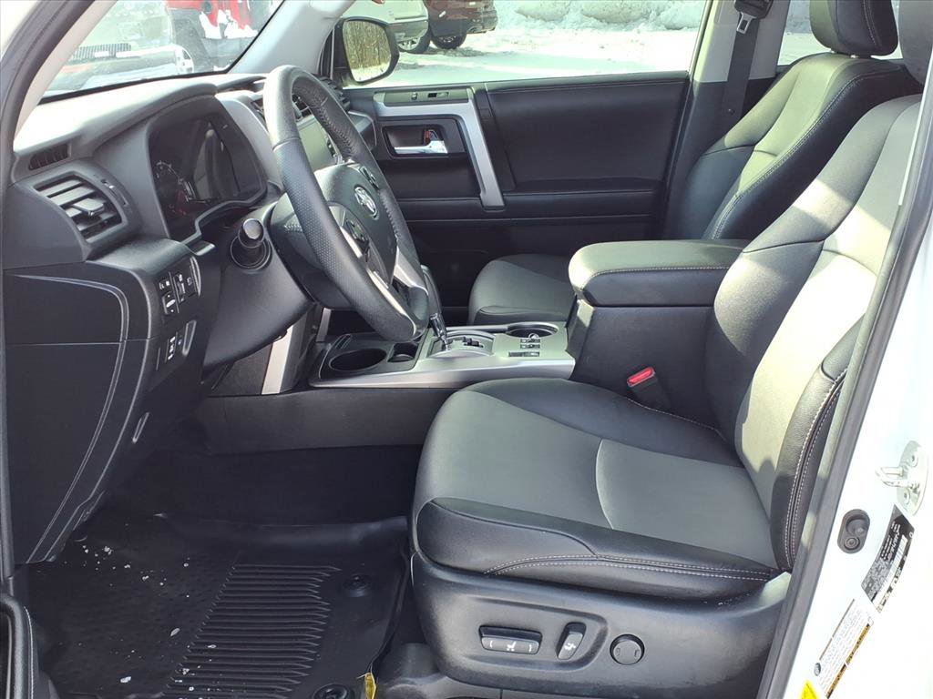 Used 2022 Toyota 4Runner SR5 Premium image 8