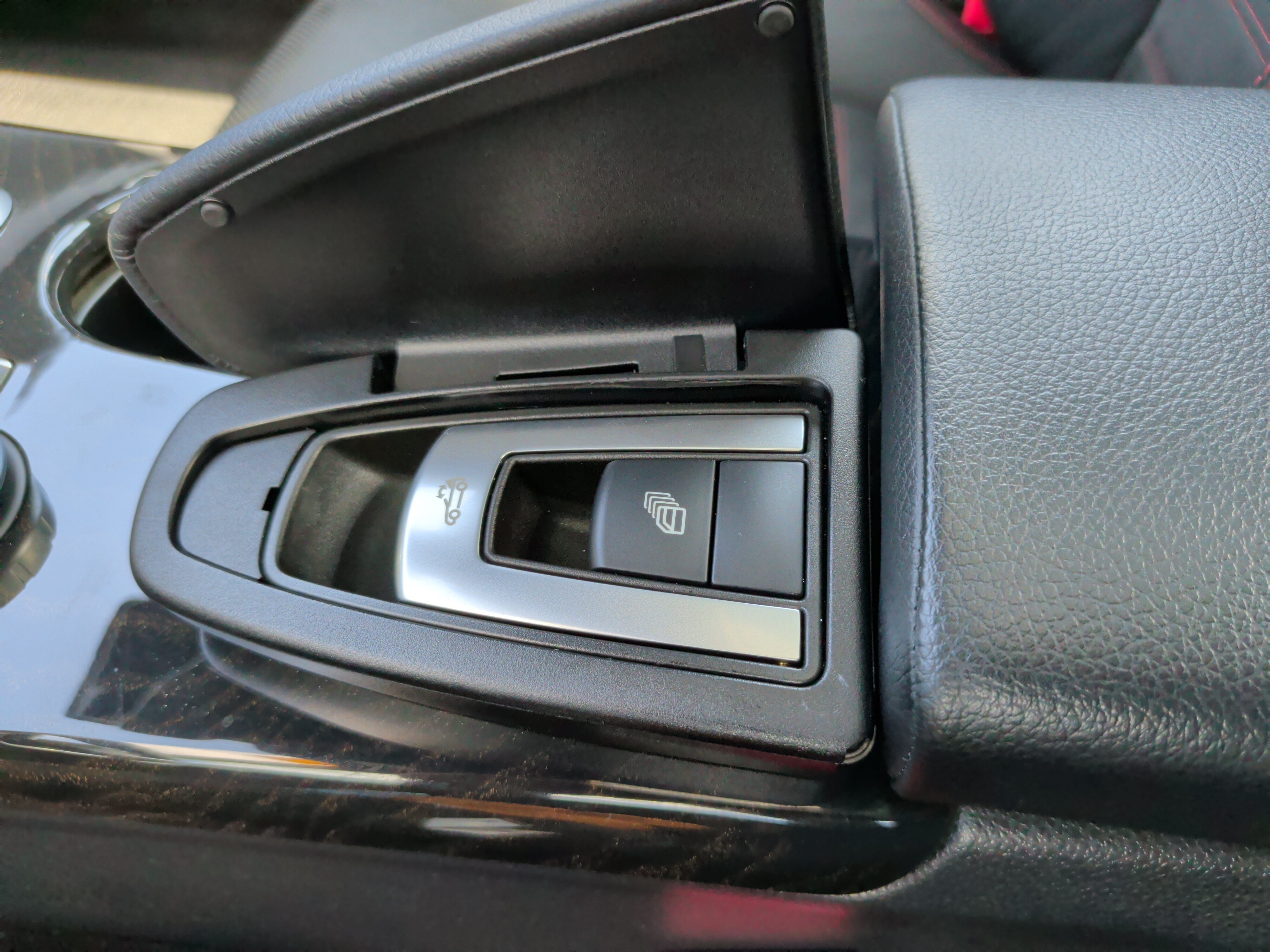 Used 2017 Mercedes-Benz SLC 43 AMG image 23