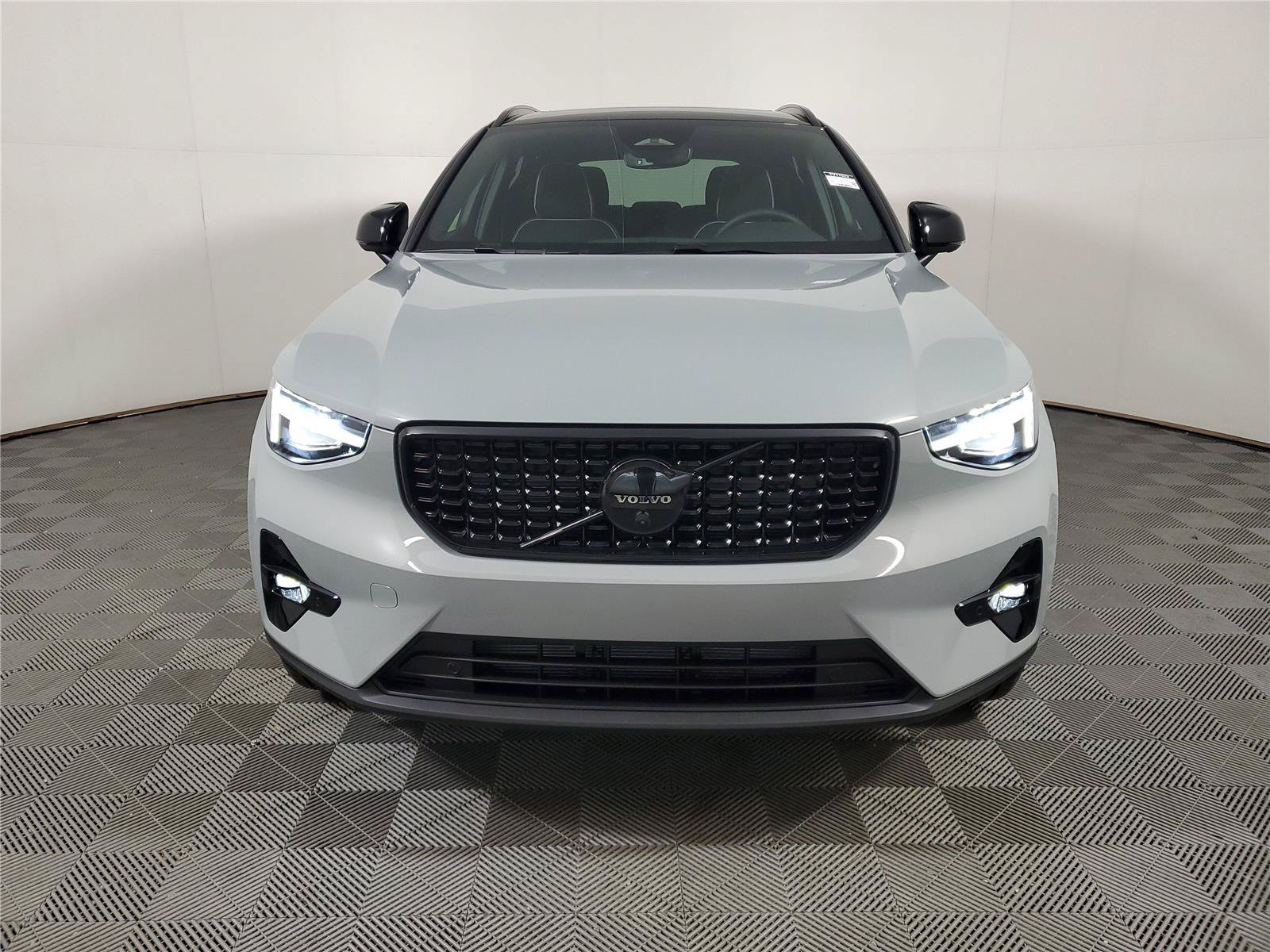 New 2026 Volvo XC40 B5 Ultra w/ Climate Package AWD/4WD image 2