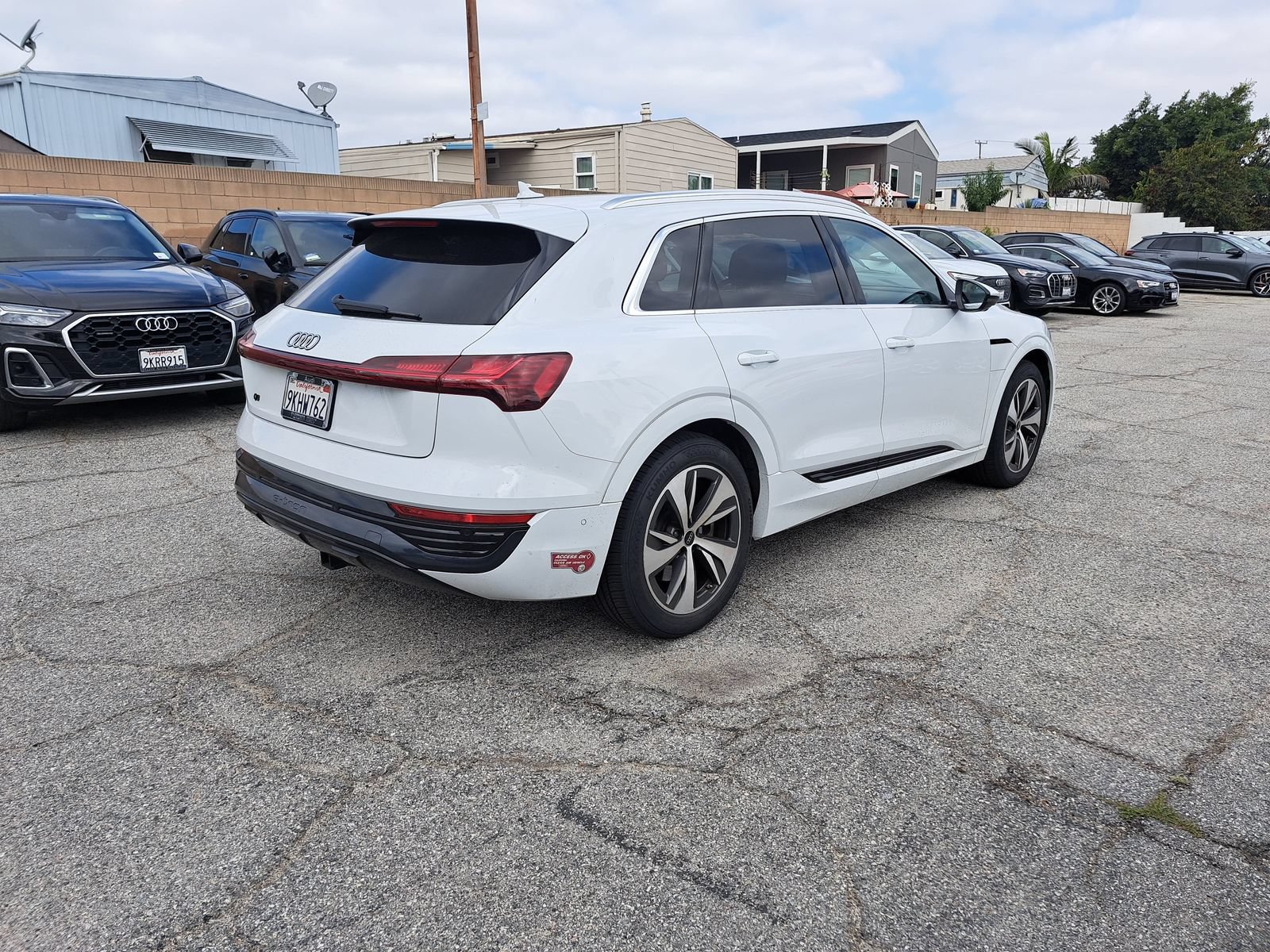 Used 2024 Audi Q8 e-tron Premium Plus AWD/4WD image 5