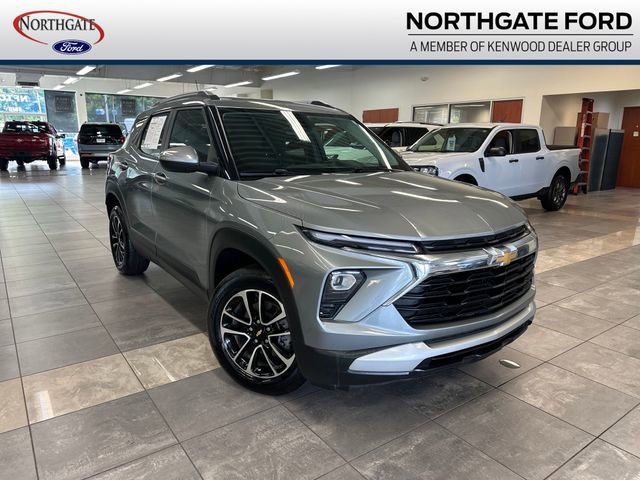 Used 2024 Chevrolet TrailBlazer LT w/ LT Cold Weather Package AWD/4WD image 1