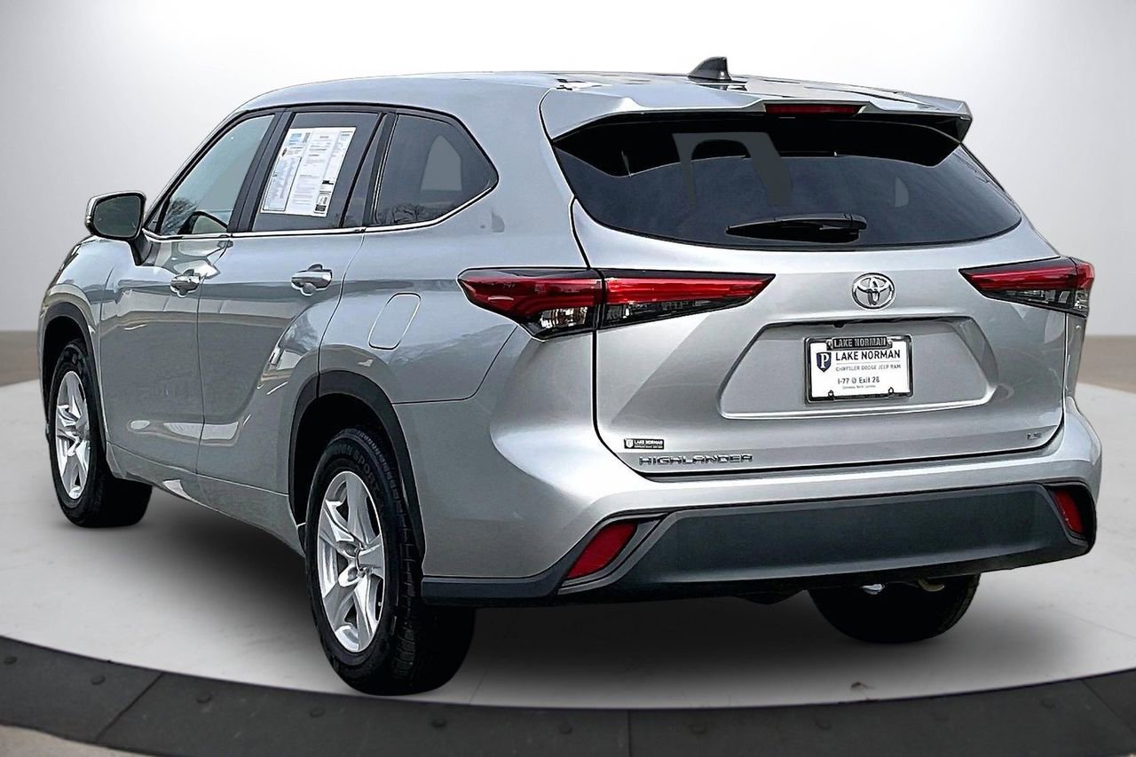 Used 2023 Toyota Highlander LE image 7