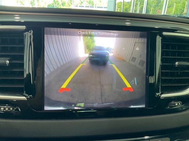 Used 2018 Chrysler Pacifica Touring-L Plus FWD image 12